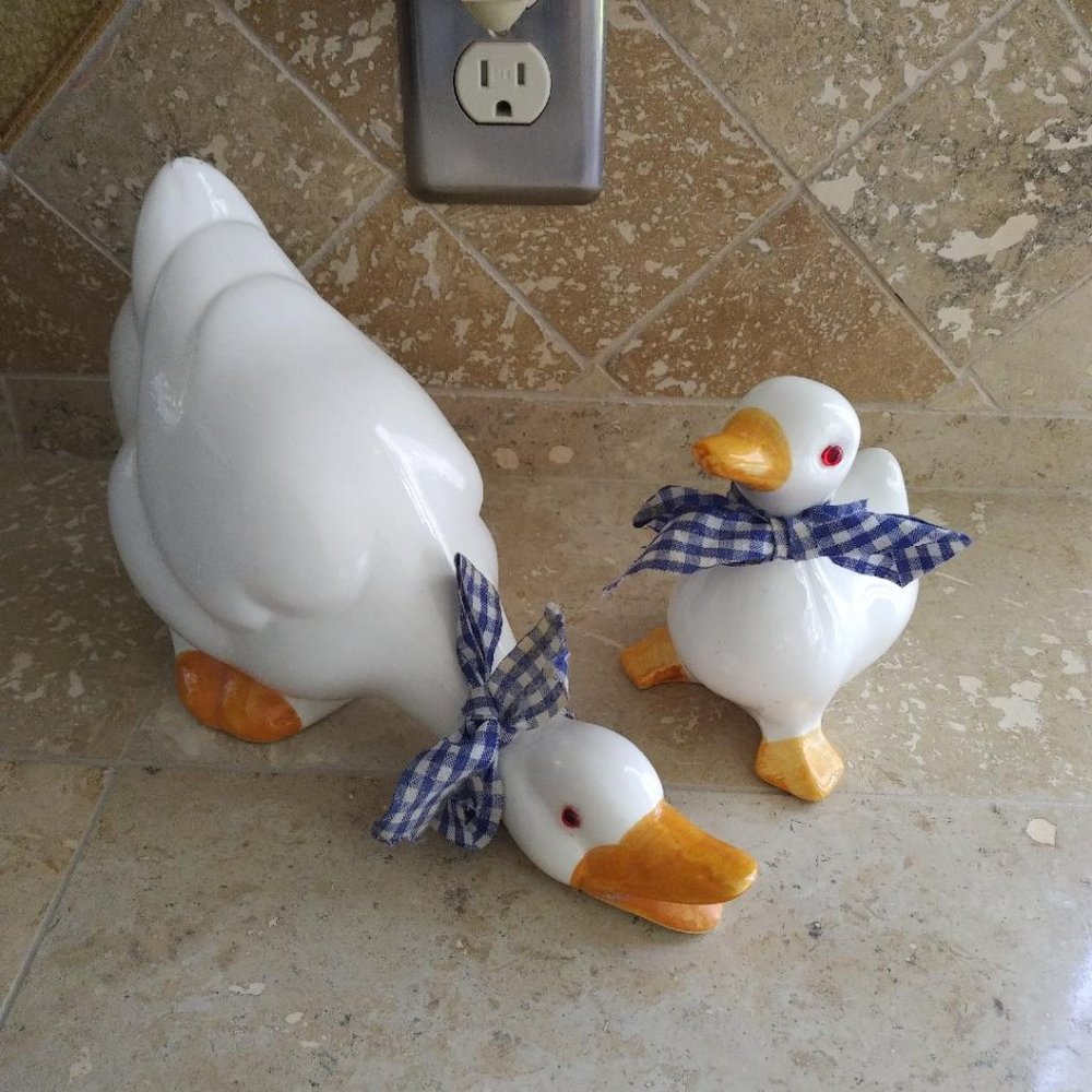 Vintage Pair of Ceramic Ducks Mother and Baby
